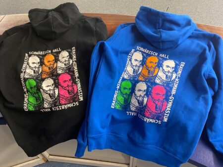 Ein Schulpullover/T-Shirt zu Erasmus Widmanns Geburtstag